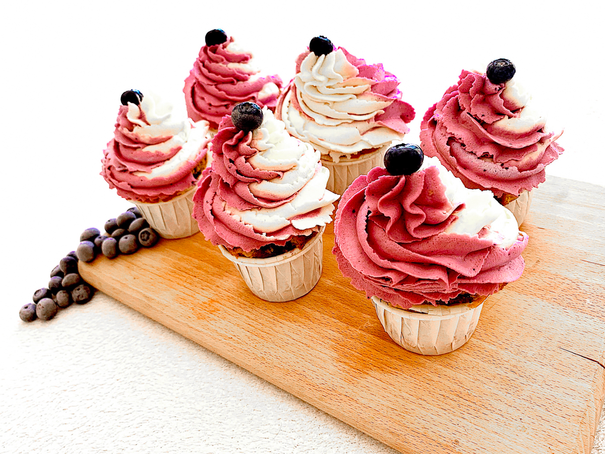 Cupcake ai mirtilli con frosting bicolore: la ricetta di Cristina Nicolini di Masterchef Italia