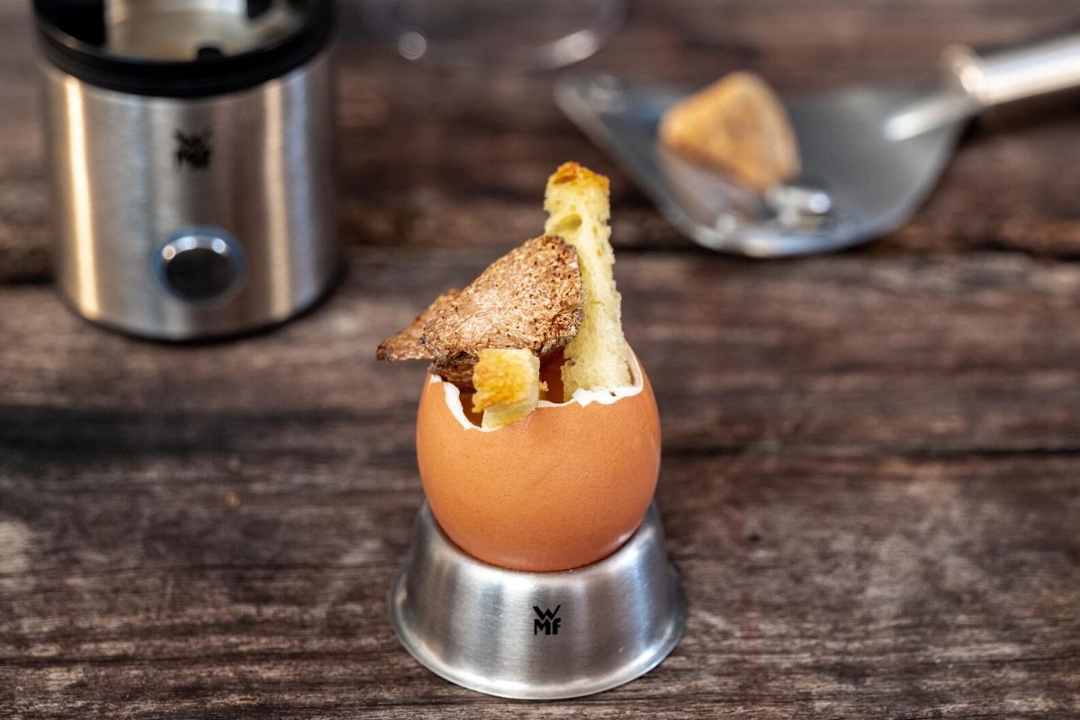 Uovo alla coque con tartufo: la semplicità gourmet