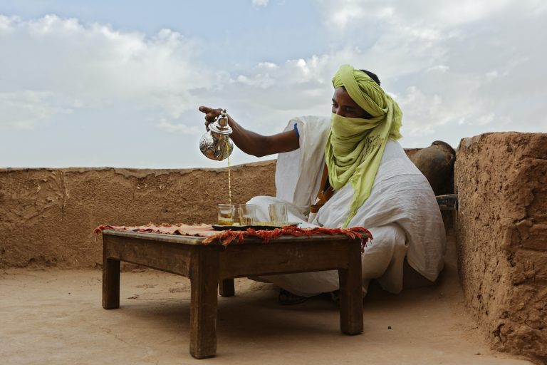 Il Te Nel Deserto Scena D'amore Con Tuareg